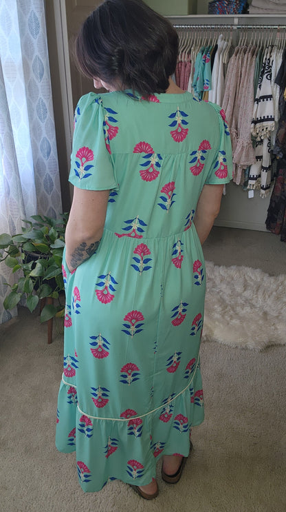 Floral Butterfly Sleeve Shift Dress